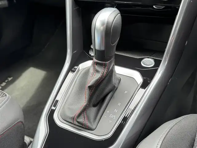 フォルクスワーゲン ＶＷ Ｔ－ロック TDI スポーツ 静岡県 2021(令3)年 2.1万km グレー カラーコード：X3(LR7H)【イリジウムグレーメタリック】/ハーフレザーシート/電動リアゲート/ブラインドスポットアシスト/Digital Cockpit Pro/Discover Media/(Bluetooth/CarPlay/USB)/ジェスチャーコントロール/衝突被害軽減システム/バックカメラ/アダプティブクルーズコントロール/レーンキープアシスト/パーキングアシスト/スマートキー/ETC2.0/ドライブレコーダー/純正フロアマット/純正アルミホイール/ルーフレール/保証書/取扱説明書/スペアキー