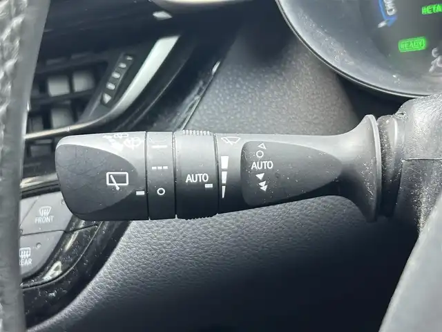 トヨタ Ｃ－ＨＲ G モード ネロ 静岡県 2019(平31)年 3.7万km ホワイトパールクリスタルシャイン 純正ナビ/・フルセグ/CD/Bluetooth/バックカメラ/ビルトインETC/ブラインドスポットモニター/クルーズコントロール追従有/革巻きステアリング/オートライト/スマートキー/・プッシュスタート/LEDヘッドライト/・フォグランプ/純正アルミホイール