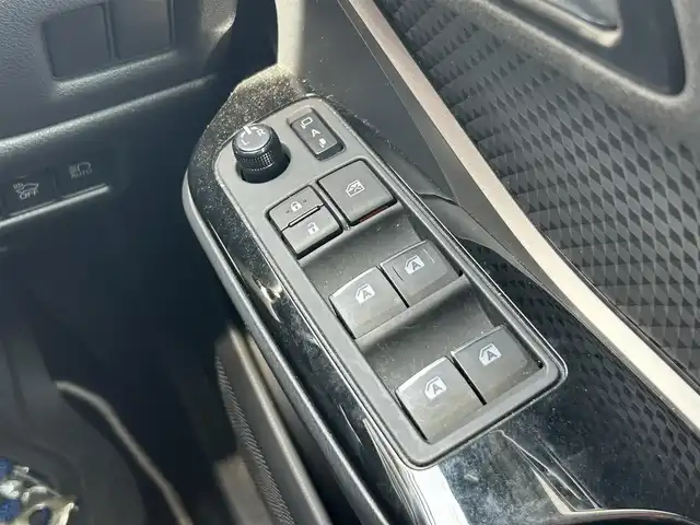トヨタ Ｃ－ＨＲ G モード ネロ 静岡県 2019(平31)年 3.7万km ホワイトパールクリスタルシャイン 純正ナビ/・フルセグ/CD/Bluetooth/バックカメラ/ビルトインETC/ブラインドスポットモニター/クルーズコントロール追従有/革巻きステアリング/オートライト/スマートキー/・プッシュスタート/LEDヘッドライト/・フォグランプ/純正アルミホイール