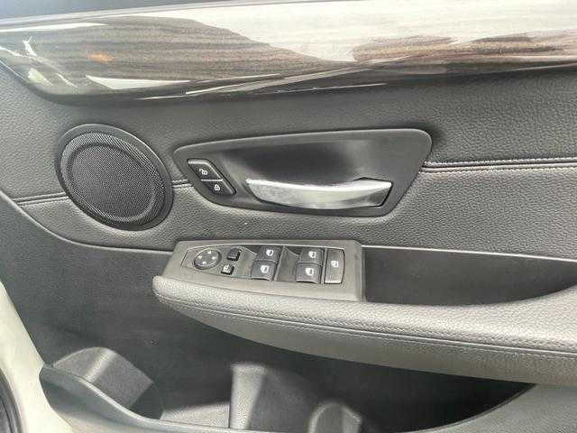 ＢＭＷ ２１８ｄ アクティブツアラー ラグジュアリー 埼玉県 2016(平28)年 3.1万km アルピンホワイト 黒革シート/純正ナビ/(Ｂｌｕｅｔｏｏｔｈ/USB/CD/DVD)/インテリジェントセーフティ/シートヒーター/パワーシート/ミラーＥＴＣ/純正アルミホイール/ＬＥＤヘッドライト/コーナーセンサー