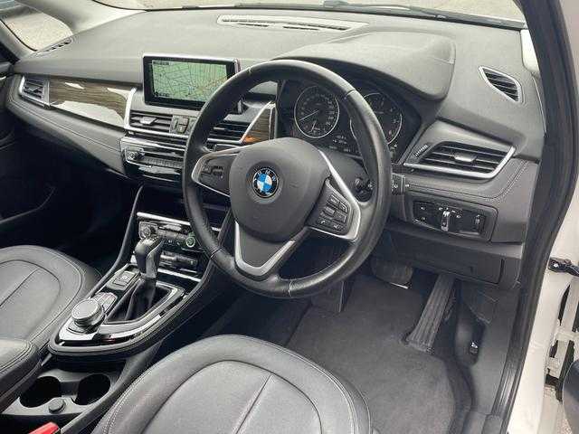 ＢＭＷ ２１８ｄ アクティブツアラー ラグジュアリー 埼玉県 2016(平28)年 3.1万km アルピンホワイト 黒革シート/純正ナビ/(Ｂｌｕｅｔｏｏｔｈ/USB/CD/DVD)/インテリジェントセーフティ/シートヒーター/パワーシート/ミラーＥＴＣ/純正アルミホイール/ＬＥＤヘッドライト/コーナーセンサー