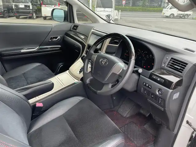 トヨタ ヴェルファイア 2．4Z ゴールデンアイズ 東京都 2013(平25)年 9.3万km パール (株)IDOMが運営する【じしゃロン昭島店】の自社ローン専用車両になります。こちらは現金またはオートローンご利用時の価格です。自社ローンご希望の方は別途その旨お申付け下さい/フルセグテレビ/バックカメラ/フリップダウンモニター/ウィンカーミラー/オットマン/クルーズコントロール/ドアバイザー/プッシュスタート/両側パワースライドドア/パワーバックドア/ETC/クール＆ホットボックス