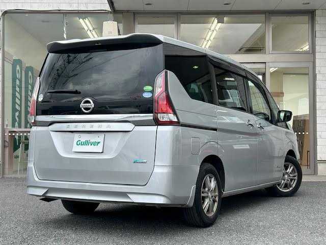 日産 セレナ X 埼玉県 2017(平29)年 13.1万km ブリリアントシルバー 9インチ純正SDナビ/スマートマルチセンターシート/パワースライドドア/アイドリングストップ/フルセグテレビ/ETC/Bluetooth/スペアキー