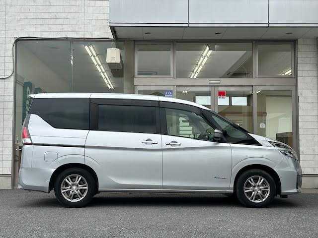 日産 セレナ X 埼玉県 2017(平29)年 13.1万km ブリリアントシルバー 9インチ純正SDナビ/スマートマルチセンターシート/パワースライドドア/アイドリングストップ/フルセグテレビ/ETC/Bluetooth/スペアキー