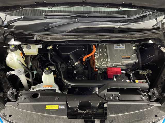 日産 セレナ e－パワー ハイウェイスター V 神奈川県 2020(令2)年 2.8万km ダイヤモンドブラック 純正10型SDナビ【MM519D-L】/フルセグ　AM　FM　SD　Bluetooth　CD　DVD　HDMI/アラウンドビューモニター　/後席モニター/両側パワースライドドア/プロパイロット/全方位運転支援/インテリジェントクルーズコントロール/ブラインドスポットモニター/前後ソナー/純正ドライブレコーダー/ドライブモード/電子パーキング/オートホールド/スマートキー/プッシュスタート/パーキングアシスト/USBソケット/純正15インチAW/LEDヘッドライト/フォグライト/オートライト