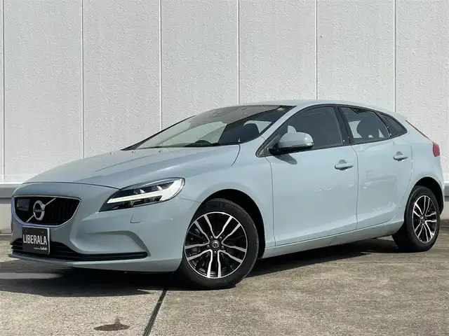 ボルボ Ｖ４０ T2 キネティック 東京都 2018(平30)年 5万km 青 ワンオーナー　ナビＥＤ　ＨＤＤナビ　Ｂカメラ　インテリセーフ　Ｂｌｕｅｔｏｏｔｈ　ＵＳＢ　ＡＣＣ　衝突警告　ＢＬＩＳ　ＬＫＡ　ＥＴＣ　ＬＥＤオートライト　バックフォグ　シートリフター　１６ｉｎｃｈＡＷ