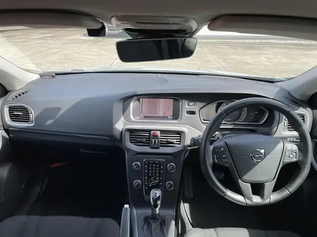 ボルボ Ｖ４０ T2 キネティック 東京都 2018(平30)年 5万km 青 ワンオーナー　ナビＥＤ　ＨＤＤナビ　Ｂカメラ　インテリセーフ　Ｂｌｕｅｔｏｏｔｈ　ＵＳＢ　ＡＣＣ　衝突警告　ＢＬＩＳ　ＬＫＡ　ＥＴＣ　ＬＥＤオートライト　バックフォグ　シートリフター　１６ｉｎｃｈＡＷ