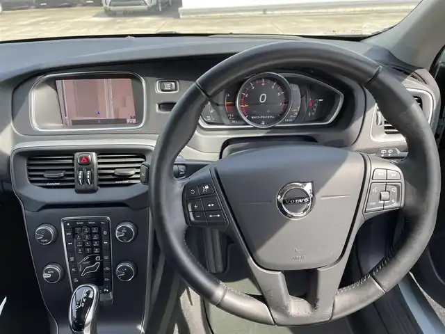 ボルボ Ｖ４０ T2 キネティック 東京都 2018(平30)年 5万km 青 ワンオーナー　ナビＥＤ　ＨＤＤナビ　Ｂカメラ　インテリセーフ　Ｂｌｕｅｔｏｏｔｈ　ＵＳＢ　ＡＣＣ　衝突警告　ＢＬＩＳ　ＬＫＡ　ＥＴＣ　ＬＥＤオートライト　バックフォグ　シートリフター　１６ｉｎｃｈＡＷ