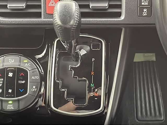 トヨタ ヴォクシー ZS 煌 宮城県 2018(平30)年 5.6万km ブラック 禁煙車/トヨタセーフティセンス/・プリクラッシュセーフティ/・レーンディパーチャーアラート/・オートハイビーム/純正10インチナビ/・CD.DVD.SD.BT/フルセグTV/バックモニター/両側パワースライドドア/LEDヘッドライト/フォグランプ/純正ドライブレコーダー/ビルトインETC/アイドリングストップ/横滑り防止装置/ステアリングスイッチ/プッシュスタート/スマートキー/純正16インチアルミホイール/社外フロアマット/後席ロールサンシェード/シートバックテーブル
