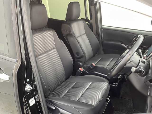 トヨタ ヴォクシー ZS 煌 宮城県 2018(平30)年 5.6万km ブラック 禁煙車/トヨタセーフティセンス/・プリクラッシュセーフティ/・レーンディパーチャーアラート/・オートハイビーム/純正10インチナビ/・CD.DVD.SD.BT/フルセグTV/バックモニター/両側パワースライドドア/LEDヘッドライト/フォグランプ/純正ドライブレコーダー/ビルトインETC/アイドリングストップ/横滑り防止装置/ステアリングスイッチ/プッシュスタート/スマートキー/純正16インチアルミホイール/社外フロアマット/後席ロールサンシェード/シートバックテーブル