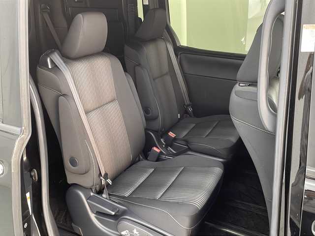 トヨタ ヴォクシー ZS 煌 宮城県 2018(平30)年 5.6万km ブラック 禁煙車/トヨタセーフティセンス/・プリクラッシュセーフティ/・レーンディパーチャーアラート/・オートハイビーム/純正10インチナビ/・CD.DVD.SD.BT/フルセグTV/バックモニター/両側パワースライドドア/LEDヘッドライト/フォグランプ/純正ドライブレコーダー/ビルトインETC/アイドリングストップ/横滑り防止装置/ステアリングスイッチ/プッシュスタート/スマートキー/純正16インチアルミホイール/社外フロアマット/後席ロールサンシェード/シートバックテーブル