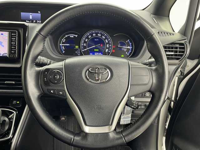 トヨタ エスクァイア ハイブリッド Xi 千葉県 2017(平29)年 5.3万km ホワイトパールクリスタルシャイン 禁煙車/トヨタセーフティセンスC/　・プリクラッシュセーフティ/　・レーンディパーチャーアラート/　・オートマチックハイビーム/　・先行車発進お知らせ機能/クルーズコントロール/純正メモリナビ/　CD/ワンセグTV/BT/片側パワースライドドア/ビルトインETC/バックカメラ/前席シートヒーター/革巻きステアリング/ステアリングスイッチ/純正15インチアルミホイール/LEDヘッドライト