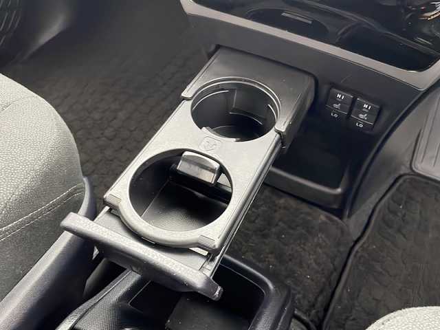 トヨタ エスクァイア ハイブリッド Xi 千葉県 2017(平29)年 5.3万km ホワイトパールクリスタルシャイン 禁煙車/トヨタセーフティセンスC/　・プリクラッシュセーフティ/　・レーンディパーチャーアラート/　・オートマチックハイビーム/　・先行車発進お知らせ機能/クルーズコントロール/純正メモリナビ/　CD/ワンセグTV/BT/片側パワースライドドア/ビルトインETC/バックカメラ/前席シートヒーター/革巻きステアリング/ステアリングスイッチ/純正15インチアルミホイール/LEDヘッドライト