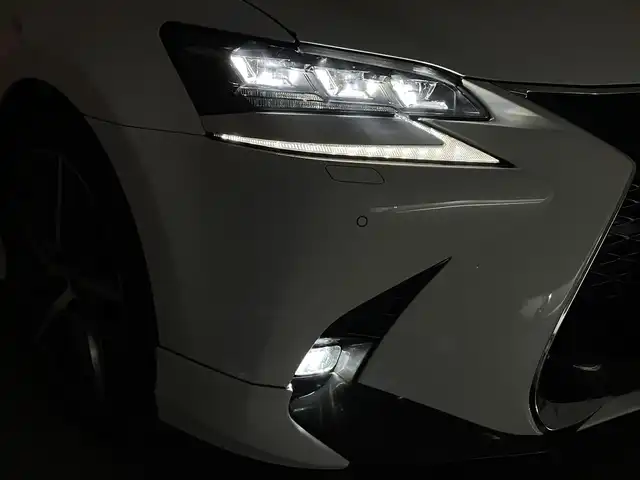 レクサス ＧＳ 300h Fスポーツ 群馬県 2016(平28)年 9.4万km ホワイトノーヴァガラスフレーク ムーンルーフ/3眼LEDヘッドライト/・アダプティブハイビーム/・ヘッドランプクリーナー/ブラインドスポットモニター/クリアランスソナー/バックソナー/パワートランクリッド/後席カーテンエアバッグ/―――――――――――――/純正12.3インチSDナビ/（フルセグTV/Bluetooth/SD/CD/DVD/Blu-ray/USB）/バックカメラ/前席シートヒーター/シートベンチレーション/ステアリングヒーター/運転席シートポジションメモリー/リアサンシェード/セーフティシステムプラス/・プリクラッシュセーフティ/・レーンキーピングアシスト/・レーダークルーズコントロール/ビルトインETC2.0