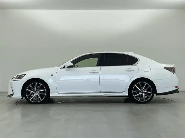 レクサス ＧＳ 300h Fスポーツ 群馬県 2016(平28)年 9.4万km ホワイトノーヴァガラスフレーク ムーンルーフ/3眼LEDヘッドライト/・アダプティブハイビーム/・ヘッドランプクリーナー/ブラインドスポットモニター/クリアランスソナー/バックソナー/パワートランクリッド/後席カーテンエアバッグ/―――――――――――――/純正12.3インチSDナビ/（フルセグTV/Bluetooth/SD/CD/DVD/Blu-ray/USB）/バックカメラ/前席シートヒーター/シートベンチレーション/ステアリングヒーター/運転席シートポジションメモリー/リアサンシェード/セーフティシステムプラス/・プリクラッシュセーフティ/・レーンキーピングアシスト/・レーダークルーズコントロール/ビルトインETC2.0