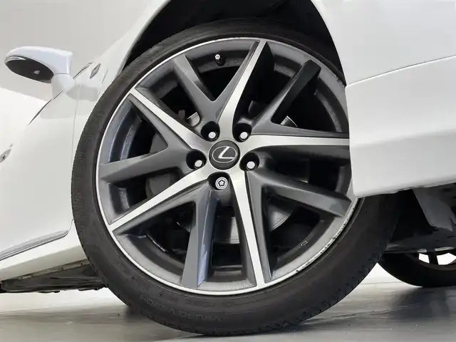 レクサス ＧＳ 300h Fスポーツ 群馬県 2016(平28)年 9.4万km ホワイトノーヴァガラスフレーク ムーンルーフ/3眼LEDヘッドライト/・アダプティブハイビーム/・ヘッドランプクリーナー/ブラインドスポットモニター/クリアランスソナー/バックソナー/パワートランクリッド/後席カーテンエアバッグ/―――――――――――――/純正12.3インチSDナビ/（フルセグTV/Bluetooth/SD/CD/DVD/Blu-ray/USB）/バックカメラ/前席シートヒーター/シートベンチレーション/ステアリングヒーター/運転席シートポジションメモリー/リアサンシェード/セーフティシステムプラス/・プリクラッシュセーフティ/・レーンキーピングアシスト/・レーダークルーズコントロール/ビルトインETC2.0