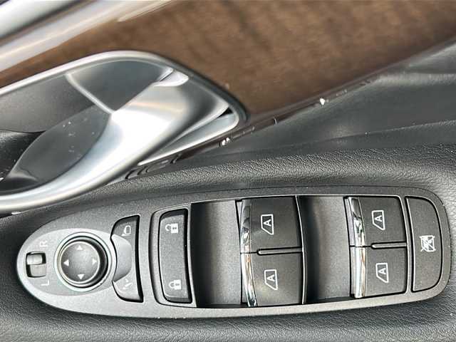 日産 スカイライン ハイブリッド 350GT Type P 千葉県 2015(平27)年 7.2万km 黒 メーカーナビ　全方位カメラ　黒革シート　シートヒーター　フルセグＴＶ　パワーシート　レーダークルーズ　ＥＴＣ　スマートキー　カーウィングス　オートライト　ＤＲＩＶＥＭＯＤＥ　ＡＵＸ　１７インチＡＷ