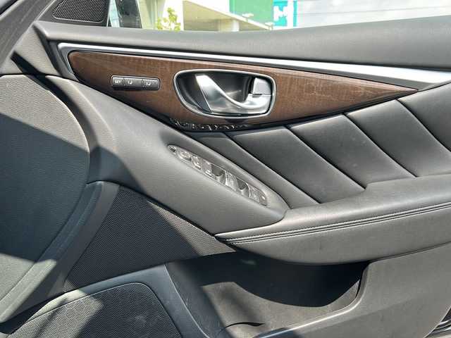 日産 スカイライン ハイブリッド 350GT Type P 千葉県 2015(平27)年 7.2万km 黒 メーカーナビ　全方位カメラ　黒革シート　シートヒーター　フルセグＴＶ　パワーシート　レーダークルーズ　ＥＴＣ　スマートキー　カーウィングス　オートライト　ＤＲＩＶＥＭＯＤＥ　ＡＵＸ　１７インチＡＷ