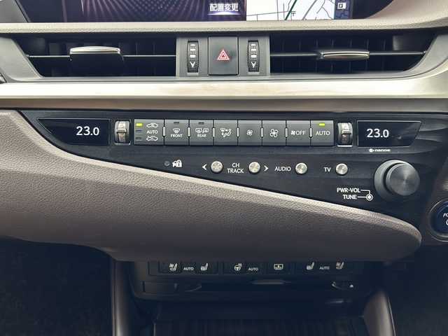 レクサス ＥＳ 300h バージョンL 宮城県 2019(平31)年 5.6万km ソニックチタニウム サンルーフ/三眼LEDヘッドランプ/ヘーゼル内装/純正ナビ/(AM/FM/SD/USB/BT/TV/AUX/CD/DVD/Miracast)/全方位カメラ/パノラミックビューモニター/ETC2.0/レーダークルーズコントロール/BSM/HUD/レザーシート/パワーシート/シートメモリー/シートヒーター/エアシート/パドルシフト/プッシュスタート/スマートキー/スペアキー×1/オートライト/オートマチックハイビーム/純正フロアマット/純正18インチアルミホイール/保証書/取扱説明書