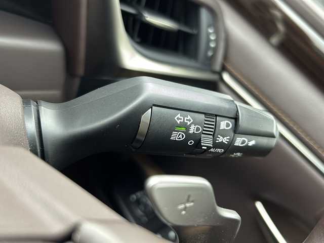 レクサス ＥＳ 300h バージョンL 宮城県 2019(平31)年 5.6万km ソニックチタニウム サンルーフ/三眼LEDヘッドランプ/ヘーゼル内装/純正ナビ/(AM/FM/SD/USB/BT/TV/AUX/CD/DVD/Miracast)/全方位カメラ/パノラミックビューモニター/ETC2.0/レーダークルーズコントロール/BSM/HUD/レザーシート/パワーシート/シートメモリー/シートヒーター/エアシート/パドルシフト/プッシュスタート/スマートキー/スペアキー×1/オートライト/オートマチックハイビーム/純正フロアマット/純正18インチアルミホイール/保証書/取扱説明書