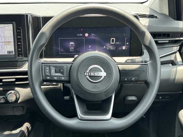 日産 ノート X 熊本県 2021(令3)年 5.5万km スーパーブラック 純正ナビ/・AM/FM/CD/DVD/USB/SD/iPod/BT/・フルセグTV/360°セーフティアシスト/・車線逸脱警報/・エマージェンシーブレーキ/・速度標識表示/・ふらつき警報/・オートマチックハイビーム/前後コーナーセンサー/電動サイドブレーキ/・オートホールド/ETC/オートライト/・ヘッドライトレベライザー/純正ドライブレコーダー/電動格納ミラー/純正ドアバイザー/純正フロアマット/スマートキー