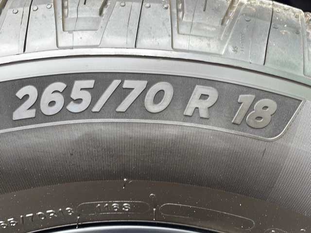 トヨタ ランドクルーザー ２５０ VX ファーストエディション 青森県 2024(令6)年 0.1万km未満 茶 4WD/純正12.3型DAナビ・フルセグTV/JBLプレミアムサウンド/Bluetooth・USB・HDMI・ミラキャスト/パノラミックビューモニター/ムーンルーフ/茶革シート/前席ベンチレーション・ヒーター/運転席パワーシート/ステアリングヒーター/デジタルインナーミラー/おくだけ充電/パワーバックドア/セーフティセンス/トヨタチームメイト/プリクラッシュセーフティ/レーダークルーズコントロール/レーントレーシングアシスト/レーンディパーチャーアラート/オートマチックハイビーム/ブラインドスポットモニター/純正前後ドライブレコーダー/1～3列目充電用USB端子/純正ファーストエディションフロアマット/OP丸目LEDヘッドランプ/LEDフォグランプ/LEDリアフォグランプ/OP純正ヒッチメンバー/ブラックルーフレール/純正18インチアルミ