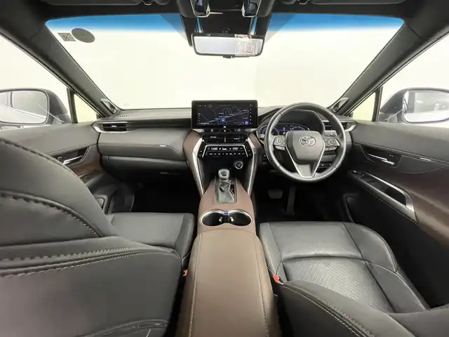 トヨタ ハリアー Z レザーパッケージ 道央・札幌 2023(令5)年 2.1万km プラチナホワイトパールマイカ ・4WD/・寒冷地仕様/・衝突被害軽減ブレーキ/・レーンキープアシスト/・レーダークルーズコントロール/・ブラインドスポットモニター/・メーカーナビ/・バックカメラ/・フルセグTV/・Bluetooth/・デジタルインナーミラー/・パワーシート/・シートヒーター&クーラー/・ステアリングヒーター/・パワーバックドア/・ドアロック連動ミラー