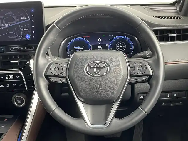 トヨタ ハリアー Z レザーパッケージ 道央・札幌 2023(令5)年 2.1万km プラチナホワイトパールマイカ ・4WD/・寒冷地仕様/・衝突被害軽減ブレーキ/・レーンキープアシスト/・レーダークルーズコントロール/・ブラインドスポットモニター/・メーカーナビ/・バックカメラ/・フルセグTV/・Bluetooth/・デジタルインナーミラー/・パワーシート/・シートヒーター&クーラー/・ステアリングヒーター/・パワーバックドア/・ドアロック連動ミラー
