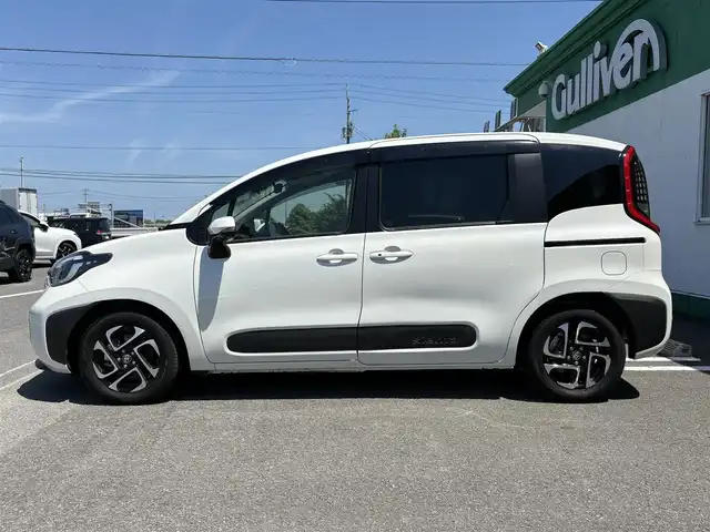 トヨタ シエンタ Z 徳島県 2023(令5)年 1.4万km ホワイトパールクリスタルシャイン メーカー10.5型ナビ/（ラジオ/BT/USB/フルセグ）/純正フリップダウンモニター/バックカメラ/全方位カメラ/両側電動スライドドア/ビルトインETC/前後ドライブレコーダー/コーナーセンサー/ブラインドスポットモニター/PKSB/DRIVEMODE/追従式クルーズコントロール/LEDヘッドライト/新車時保証書