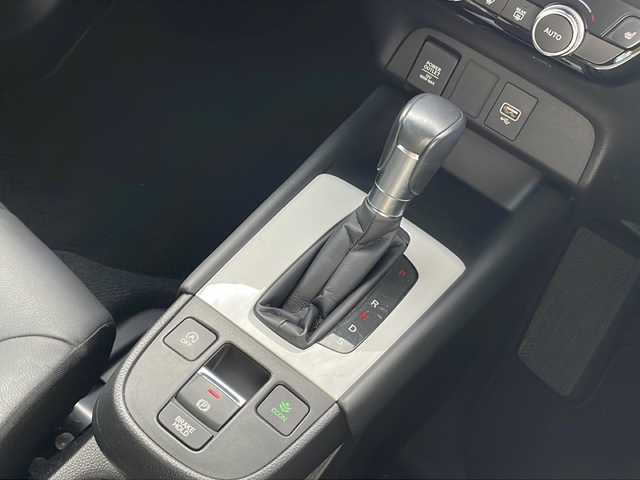 ホンダ フィット リュクス 山梨県 2020(令2)年 2.1万km プレミアムサンライトホワイトパール 純正9インチメモリーナビ/ （VXU-205FTi）/CD/DVD/BT/フルセグTV/バックカメラ/HONDA SENSING/・アダプティブクルーズコントロール/・衝突軽減ブレーキ/・車線維持支援システム/・誤発進抑制機能/・先行車発進お知らせ機能/・オートハイビーム/・標識認識機能/アイドリングストップ/プッシュスタート/ETC/純正LEDヘッドライト/シートヒーター/ハーフレザーシート/純正アルミホイール