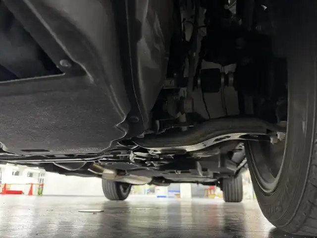 レクサス ＮＸ 200t Fスポーツ 三重県 2015(平27)年 2.5万km スターライトブラックガラスフレーク プレミアムガソリン・ターボ/FF/MTモード付フロア6AT/純正 7インチナビ/（AM/FM/CD/DVD/Blu-ray/SD/SDREC/USB/AUX/TV）/バックカメラ＆サイドカメラ、コーナービュー/ドライブレコーダー 前方/ETC/安全/・【OP】プリクラッシュセーフティ/・【OP】レーダークルコン/・【OP】クリアランスソナー＆バックソナー/・TPMS：タイヤ空気圧監視システム/・トラクションコントロール/など/装備/・【OP】パワーバックドア/・【OP】後席6：4分割可倒式シート（電動リクライニング＆電動格納機能付）/・【OP】3眼フルLEDヘッドランプ/・Fスポーツ用本革スポーツシート（赤革）/・シートヒーター、シートベンチレーション（D/N）/・ステアリングヒーター/・8wayパワーシート（Dメモリー、ランバーサポート付/N）/・左右独立温度調整オートエアコン/・リヤピュリファイヤー（後席送風）/・電子パーキングブレーキ＆ブレーキホールド/・パドルシフト/・プッシュスタート/・スマートキーx2、カードキーx1/・【OP】純正 19inAW/・保/など