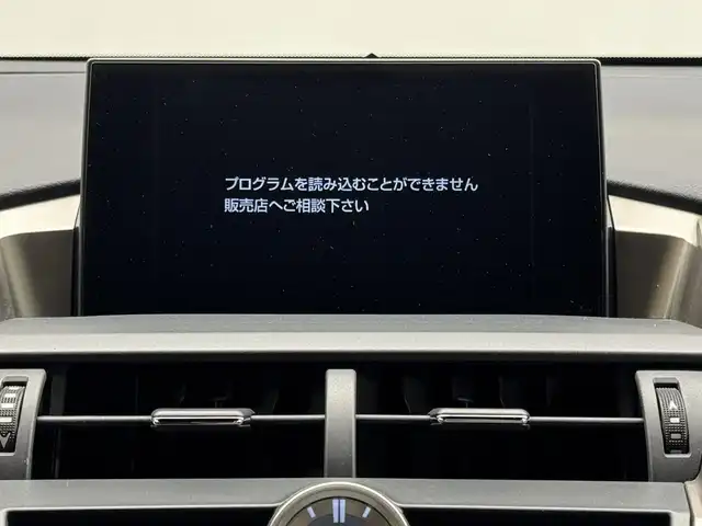 レクサス ＮＸ 200t Fスポーツ 三重県 2015(平27)年 2.5万km スターライトブラックガラスフレーク プレミアムガソリン・ターボ/FF/MTモード付フロア6AT/純正 7インチナビ/（AM/FM/CD/DVD/Blu-ray/SD/SDREC/USB/AUX/TV）/バックカメラ＆サイドカメラ、コーナービュー/ドライブレコーダー 前方/ETC/安全/・【OP】プリクラッシュセーフティ/・【OP】レーダークルコン/・【OP】クリアランスソナー＆バックソナー/・TPMS：タイヤ空気圧監視システム/・トラクションコントロール/など/装備/・【OP】パワーバックドア/・【OP】後席6：4分割可倒式シート（電動リクライニング＆電動格納機能付）/・【OP】3眼フルLEDヘッドランプ/・Fスポーツ用本革スポーツシート（赤革）/・シートヒーター、シートベンチレーション（D/N）/・ステアリングヒーター/・8wayパワーシート（Dメモリー、ランバーサポート付/N）/・左右独立温度調整オートエアコン/・リヤピュリファイヤー（後席送風）/・電子パーキングブレーキ＆ブレーキホールド/・パドルシフト/・プッシュスタート/・スマートキーx2、カードキーx1/・【OP】純正 19inAW/・保/など