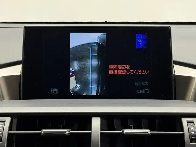 レクサス ＮＸ 200t Fスポーツ 三重県 2015(平27)年 2.5万km スターライトブラックガラスフレーク プレミアムガソリン・ターボ/FF/MTモード付フロア6AT/純正 7インチナビ/（AM/FM/CD/DVD/Blu-ray/SD/SDREC/USB/AUX/TV）/バックカメラ＆サイドカメラ、コーナービュー/ドライブレコーダー 前方/ETC/安全/・【OP】プリクラッシュセーフティ/・【OP】レーダークルコン/・【OP】クリアランスソナー＆バックソナー/・TPMS：タイヤ空気圧監視システム/・トラクションコントロール/など/装備/・【OP】パワーバックドア/・【OP】後席6：4分割可倒式シート（電動リクライニング＆電動格納機能付）/・【OP】3眼フルLEDヘッドランプ/・Fスポーツ用本革スポーツシート（赤革）/・シートヒーター、シートベンチレーション（D/N）/・ステアリングヒーター/・8wayパワーシート（Dメモリー、ランバーサポート付/N）/・左右独立温度調整オートエアコン/・リヤピュリファイヤー（後席送風）/・電子パーキングブレーキ＆ブレーキホールド/・パドルシフト/・プッシュスタート/・スマートキーx2、カードキーx1/・【OP】純正 19inAW/・保/など