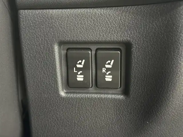 レクサス ＮＸ 200t Fスポーツ 三重県 2015(平27)年 2.5万km スターライトブラックガラスフレーク プレミアムガソリン・ターボ/FF/MTモード付フロア6AT/純正 7インチナビ/（AM/FM/CD/DVD/Blu-ray/SD/SDREC/USB/AUX/TV）/バックカメラ＆サイドカメラ、コーナービュー/ドライブレコーダー 前方/ETC/安全/・【OP】プリクラッシュセーフティ/・【OP】レーダークルコン/・【OP】クリアランスソナー＆バックソナー/・TPMS：タイヤ空気圧監視システム/・トラクションコントロール/など/装備/・【OP】パワーバックドア/・【OP】後席6：4分割可倒式シート（電動リクライニング＆電動格納機能付）/・【OP】3眼フルLEDヘッドランプ/・Fスポーツ用本革スポーツシート（赤革）/・シートヒーター、シートベンチレーション（D/N）/・ステアリングヒーター/・8wayパワーシート（Dメモリー、ランバーサポート付/N）/・左右独立温度調整オートエアコン/・リヤピュリファイヤー（後席送風）/・電子パーキングブレーキ＆ブレーキホールド/・パドルシフト/・プッシュスタート/・スマートキーx2、カードキーx1/・【OP】純正 19inAW/・保/など