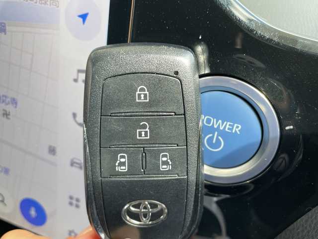 トヨタ ヴォクシー ハイブリッド S－Z 愛知県 2022(令4)年 3.1万km スパークリングブラックパールクリスタルシャイン トヨタセーフティセンス/純正10.5型ディズプレイオーディオナビ/フリップダウンモニター/両側パワースライドドア/レーダークルーズコントロール/シートヒーター/バックカメラ/コーナーセンサー/純正アルミホイール/ETC2.0/LEDヘッドライト/オートマチックハイビーム/ドライブレコーダー/衝突軽減システム/フルセグ/CD DVD/Bluetooth/ステアリングスイッチ/スマートキー/プッシュスタート