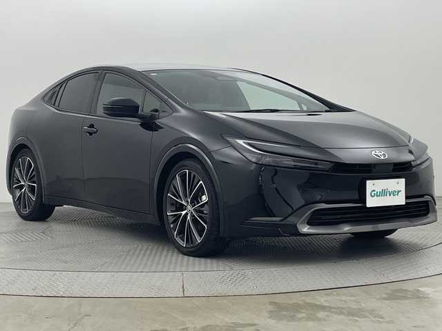 トヨタ プリウス Z 新潟県 2023(令5)年 2.3万km アティチュードブラックマイカ 4WD/トヨタセーフティセンス/パノラマルーフ/純正ナビ/フルセグTV/Bluetooth/パノラミックビューモニター/パワーバックドア/レーダークルーズコントロール/LEDオートライト/オートハイビーム/レザーシート/メモリ付パワーシート/シートヒーター/シートベンチレーション/純正19インチアルミホイール/ブラインドスポットモニター/ステアリングヒーター/デジタルインナーミラー/ステアリングリモコン/スマートキー/ビルトインETC2.0