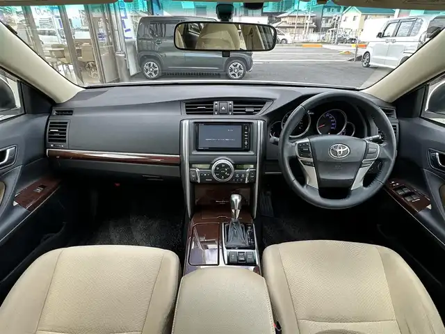 トヨタ マークＸ 250G 滋賀県 2013(平25)年 9.1万km ホワイトパールクリスタルシャイン (株)IDOMが運営する【じしゃロン草津店】の自社ローン専用車両になりますこちらは現金またはオートローンご利用時の価格です。自社ローンご希望の方は別途その旨お申付け下さい