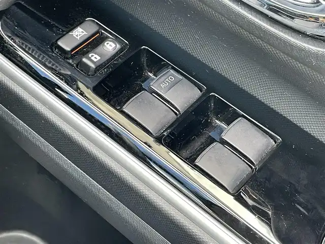 トヨタ アクア クロスオーバー 愛知県 2018(平30)年 7.9万km ホワイトパールクリスタルシャイン スマートキー/プッシュスタート/純正ナビ/バックカメラ/ビルトインETC/純正16インチAW/トヨタセーフティセンス/クリアランスソナー /オートライト/ドライブレコーダー/ハーフレザーシート/純正フロアマット/取説、保証書/スペアキー