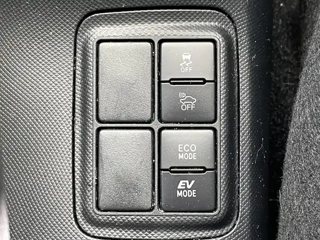 トヨタ アクア クロスオーバー 愛知県 2018(平30)年 7.9万km ホワイトパールクリスタルシャイン スマートキー/プッシュスタート/純正ナビ/バックカメラ/ビルトインETC/純正16インチAW/トヨタセーフティセンス/クリアランスソナー /オートライト/ドライブレコーダー/ハーフレザーシート/純正フロアマット/取説、保証書/スペアキー