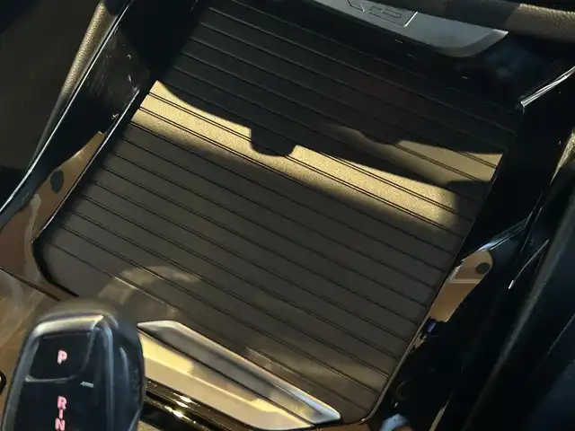 ＢＭＷ Ｘ３ xDrive20d Mスポーツ 宮城県 2018(平30)年 4.4万km ゴールド BMW Individualボディカラー：サン・ストーン（C1N）/セレクトパッケージ/　・電動パノラマガラスサンルーフ/　・リヤサイドウインドーローラーブラインド/　・harman/kardonサラウンドサウンドシステム/ハイラインパッケージ/　・ランバーサポート（D/N席）/　・リヤシートヒーティング/　・ヴァーネスカレザーシート/　・ポプラグレーファインウッドインテリアトリム/アクティブクルーズコントロール/レーンキープアシスト/ブラインドスポットモニター/ヘッドアップディスプレイ/iDriveナビゲーションシステム/フルセグTV/トップビューカメラ/純正19インチAW/コンフォートアクセス/パワーバックドア