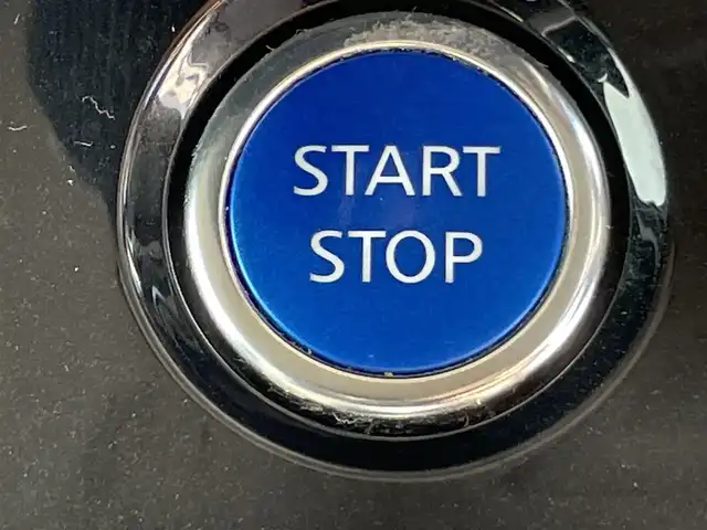 日産 セレナ e－パワー ハイウェイスター V 岡山県 2022(令4)年 5.1万km ブリリアントホワイトパール 登録時走行距離50276km/ALPINE11インチナビ/フルセグTV(AM/FM/CD/DVD/Bluetooth)/ALPINE12.8インチフリップダウンモニター/両側パワースライドドア/アラウンドビューモニター/ビルトインETC/ドライブレコーダー/インテリジェントルームミラー/プロパイロット/・インテリジェントクルーズコントロール/・車線逸脱防止支援システム/クリアランスソナー/衝突軽減ブレーキ/横滑り防止装置/オートマチックハイビーム/アイドリングストップ/D/N席シートヒーター/ステアリングヒーター/16インチ純正AW/社外フロアマット