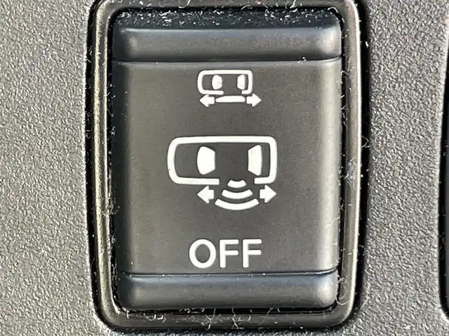 日産 セレナ e－パワー ハイウェイスター V 岡山県 2022(令4)年 5.1万km ブリリアントホワイトパール 登録時走行距離50276km/ALPINE11インチナビ/フルセグTV(AM/FM/CD/DVD/Bluetooth)/ALPINE12.8インチフリップダウンモニター/両側パワースライドドア/アラウンドビューモニター/ビルトインETC/ドライブレコーダー/インテリジェントルームミラー/プロパイロット/・インテリジェントクルーズコントロール/・車線逸脱防止支援システム/クリアランスソナー/衝突軽減ブレーキ/横滑り防止装置/オートマチックハイビーム/アイドリングストップ/D/N席シートヒーター/ステアリングヒーター/16インチ純正AW/社外フロアマット