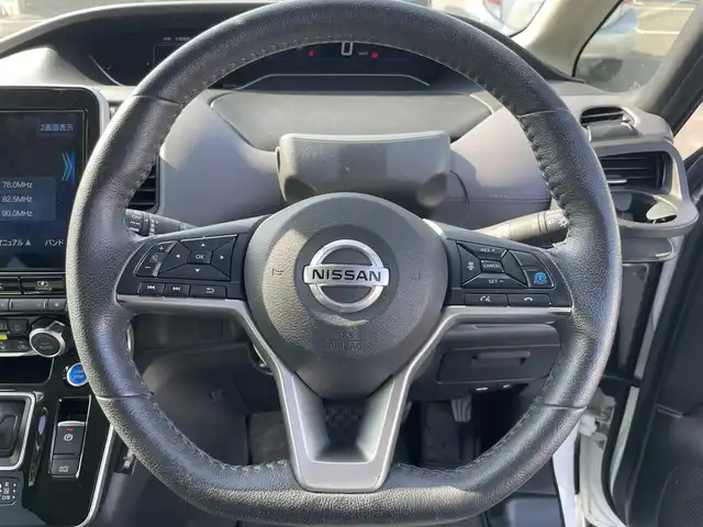 日産 セレナ e－パワー ハイウェイスター V 岡山県 2022(令4)年 5.1万km ブリリアントホワイトパール 登録時走行距離50276km/ALPINE11インチナビ/フルセグTV(AM/FM/CD/DVD/Bluetooth)/ALPINE12.8インチフリップダウンモニター/両側パワースライドドア/アラウンドビューモニター/ビルトインETC/ドライブレコーダー/インテリジェントルームミラー/プロパイロット/・インテリジェントクルーズコントロール/・車線逸脱防止支援システム/クリアランスソナー/衝突軽減ブレーキ/横滑り防止装置/オートマチックハイビーム/アイドリングストップ/D/N席シートヒーター/ステアリングヒーター/16インチ純正AW/社外フロアマット