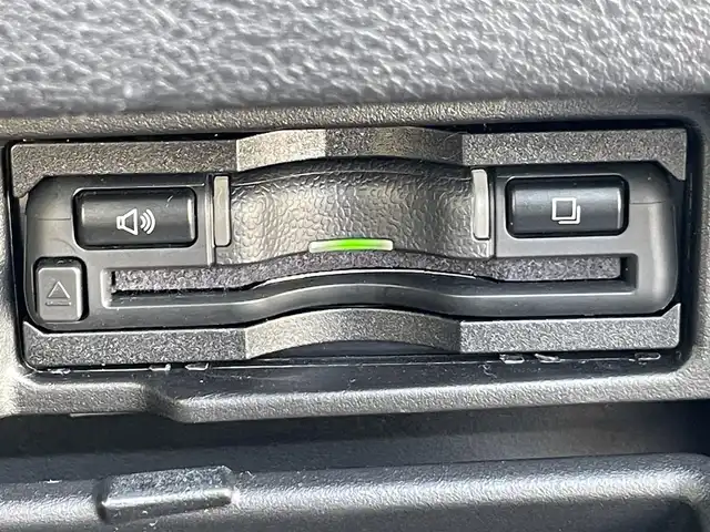 日産 セレナ e－パワー ハイウェイスター V 岡山県 2022(令4)年 5.1万km ブリリアントホワイトパール 登録時走行距離50276km/ALPINE11インチナビ/フルセグTV(AM/FM/CD/DVD/Bluetooth)/ALPINE12.8インチフリップダウンモニター/両側パワースライドドア/アラウンドビューモニター/ビルトインETC/ドライブレコーダー/インテリジェントルームミラー/プロパイロット/・インテリジェントクルーズコントロール/・車線逸脱防止支援システム/クリアランスソナー/衝突軽減ブレーキ/横滑り防止装置/オートマチックハイビーム/アイドリングストップ/D/N席シートヒーター/ステアリングヒーター/16インチ純正AW/社外フロアマット