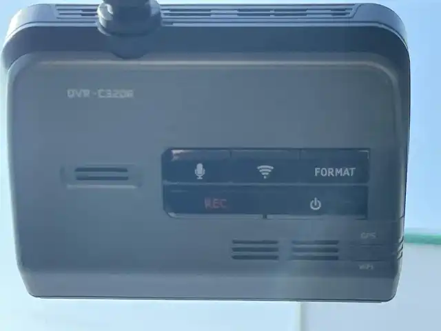 日産 セレナ e－パワー ハイウェイスター V 岡山県 2022(令4)年 5.1万km ブリリアントホワイトパール 登録時走行距離50276km/ALPINE11インチナビ/フルセグTV(AM/FM/CD/DVD/Bluetooth)/ALPINE12.8インチフリップダウンモニター/両側パワースライドドア/アラウンドビューモニター/ビルトインETC/ドライブレコーダー/インテリジェントルームミラー/プロパイロット/・インテリジェントクルーズコントロール/・車線逸脱防止支援システム/クリアランスソナー/衝突軽減ブレーキ/横滑り防止装置/オートマチックハイビーム/アイドリングストップ/D/N席シートヒーター/ステアリングヒーター/16インチ純正AW/社外フロアマット