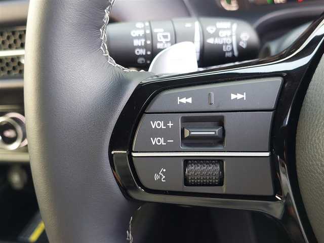 ホンダ ＺＲ－Ｖ ハイブリッド e:HEV Z 東京都 2024(令6)年 0.3万km 緑 純正ナビ/マルチビューカメラシステム/ドライブレコーダー/ビルトインETC/BOSEプレミアムサウンドシステム/レザーシート/パワーシート/シートヒーター/ステアリングヒーター/パドルシフト/Honda　SENSING/・衝突軽減ブレーキ/・誤発進抑制機能/・路外逸脱抑制機能/・アダプティブクルーズコントロール/・車線維持支援システム/・ブラインドスポットモニター