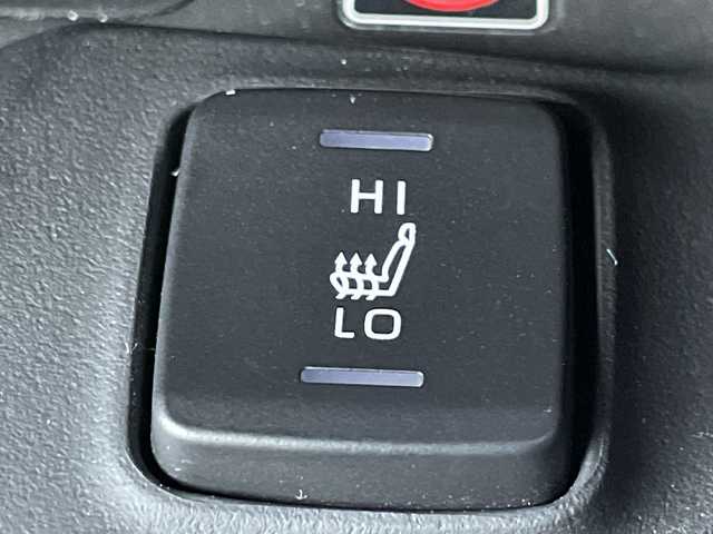 トヨタ カローラツーリング ハイブリッド ダブルバイビー 大阪府 2023(令5)年 4.2万km アティチュードブラックマイカ/プラチナホワイトパールマイカ トヨタセーフティセンス　/純正ディスプレイオーディオ　/　フルセグＴＶ／ＨＤＭＩ／ＵＳＢ／/　ａｐｐｌｅｃａｒｐｌａｙ　テレビキャンセラー　/バックカメラ　/追従型クルーズコントロール　/ＢＳＭ /シートヒーター/ステアリングヒーター/HUD/置き型充電スポット/ビルトインETC２．０/コーナーセンサー/ウィンドシールドデアイサー/SOSコール