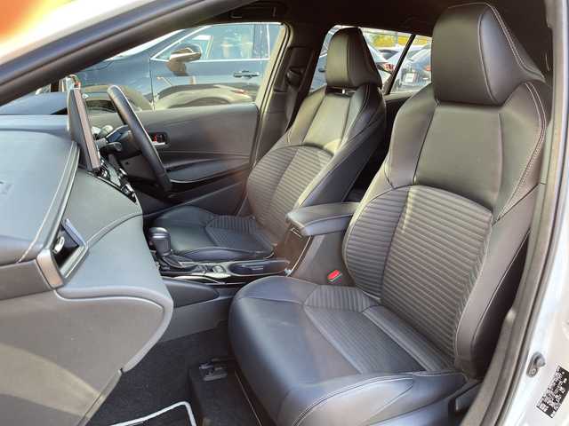 トヨタ カローラツーリング ハイブリッド ダブルバイビー 大阪府 2023(令5)年 4.2万km アティチュードブラックマイカ/プラチナホワイトパールマイカ トヨタセーフティセンス　/純正ディスプレイオーディオ　/　フルセグＴＶ／ＨＤＭＩ／ＵＳＢ／/　ａｐｐｌｅｃａｒｐｌａｙ　テレビキャンセラー　/バックカメラ　/追従型クルーズコントロール　/ＢＳＭ /シートヒーター/ステアリングヒーター/HUD/置き型充電スポット/ビルトインETC２．０/コーナーセンサー/ウィンドシールドデアイサー/SOSコール