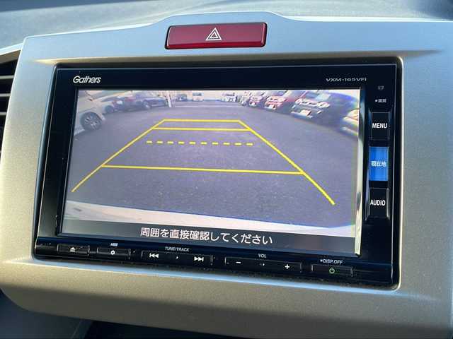 ホンダ フリード G プレミアムエディション 徳島県 2016(平28)年 4.1万km ホワイトオーキッドパール 純正7インチSDナビ/（Bluetooth/フルセグ/CD/DVD）/バックカメラ/純正フリップダウンモニター/両側パワースライドドア/クルーズコントロール/黒半革シート/HIDヘッドライト/オートライト/ビルトインETC/純正フロアマット/電格ミラー/ドアバイザー/スマートキー