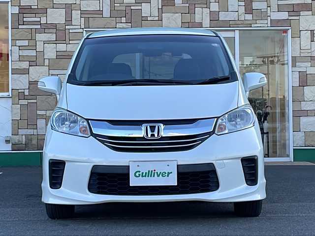 ホンダ フリード G プレミアムエディション 徳島県 2016(平28)年 4.1万km ホワイトオーキッドパール 純正7インチSDナビ/（Bluetooth/フルセグ/CD/DVD）/バックカメラ/純正フリップダウンモニター/両側パワースライドドア/クルーズコントロール/黒半革シート/HIDヘッドライト/オートライト/ビルトインETC/純正フロアマット/電格ミラー/ドアバイザー/スマートキー